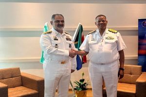 فرمانده نیروی دریایی ارتش با همتایان آفریقای جنوبی و سریلانکایی‌اش دیدار کرد