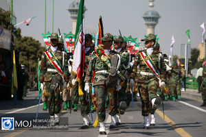 رژه یگان های نمونه نیروهای مسلح در اصفهان