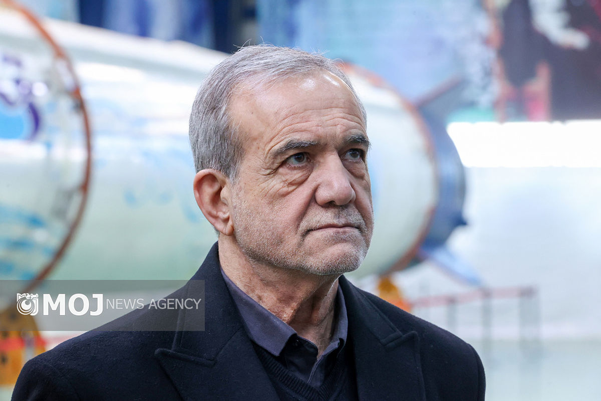 بازدید رئیس جمهور از جدیدترین دستاوردهای دفاعی و فضایی