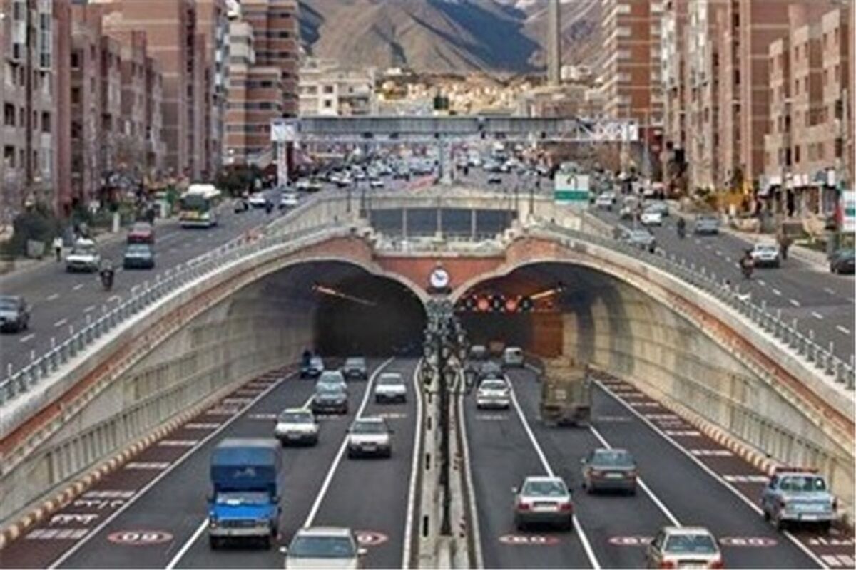 ورود موتورسیکلت به تونل