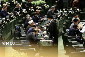 مجلس به منظور بررسی لایحه اختیار دولت در تغییر ساعت رسمی کشور وارد شور علنی شد