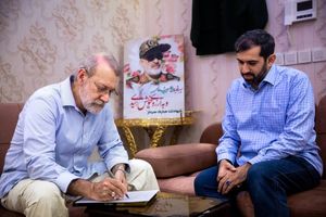 علی لاریجانی با خانواده شهیدان محرابی و شادمانی دیدار کرد