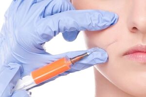 تزریق ژل لب بهتر است یا تزریق چربی