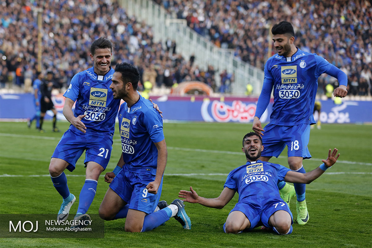 دیدار تیم های فوتبال استقلال تهران و پارس جنوبی جم