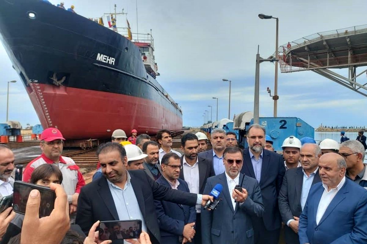 به آب انداخته شدن کشتی کانتینربر یخچالی کشتیرانی دریای خزر 