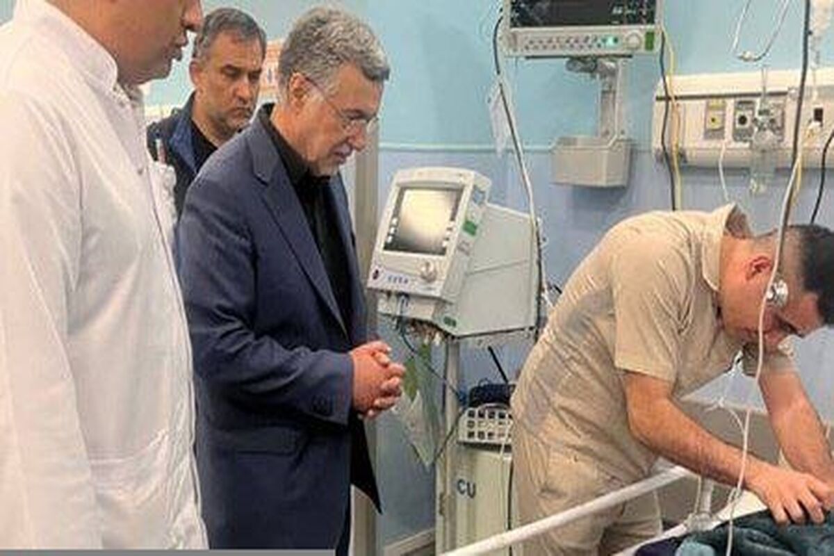 وزیر بهداشت از مجروحان جنگ در چند بیمارستان‌ عیادت کرد