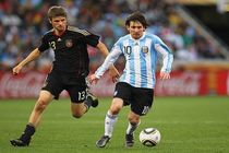 توماس مولر با هفت پیروزی مقابل لیونل مسی دوباره مقابل او قرار می‌گیرد