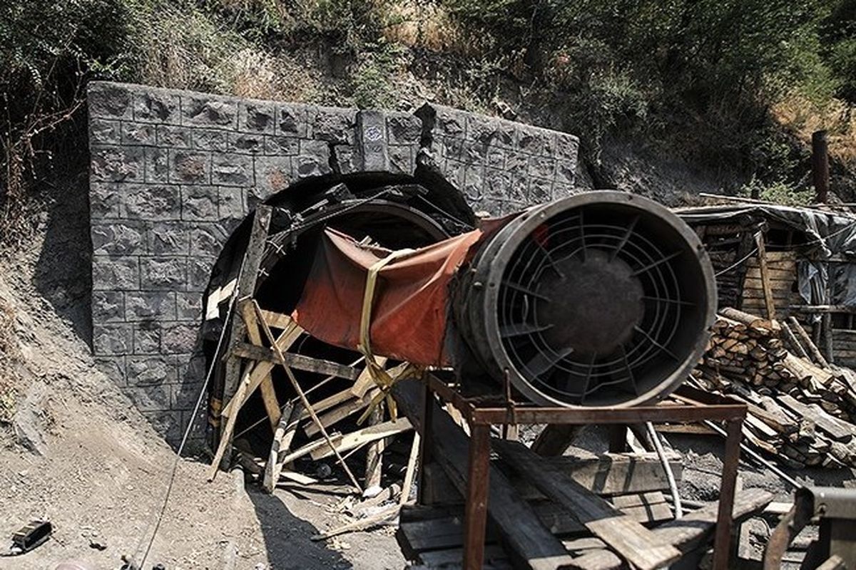 علت انفجار معدن آزادشه