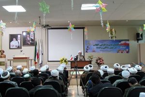 دست دراز کردن به طرف قدرت های سلطه گر مایه خفت مسلمانان است