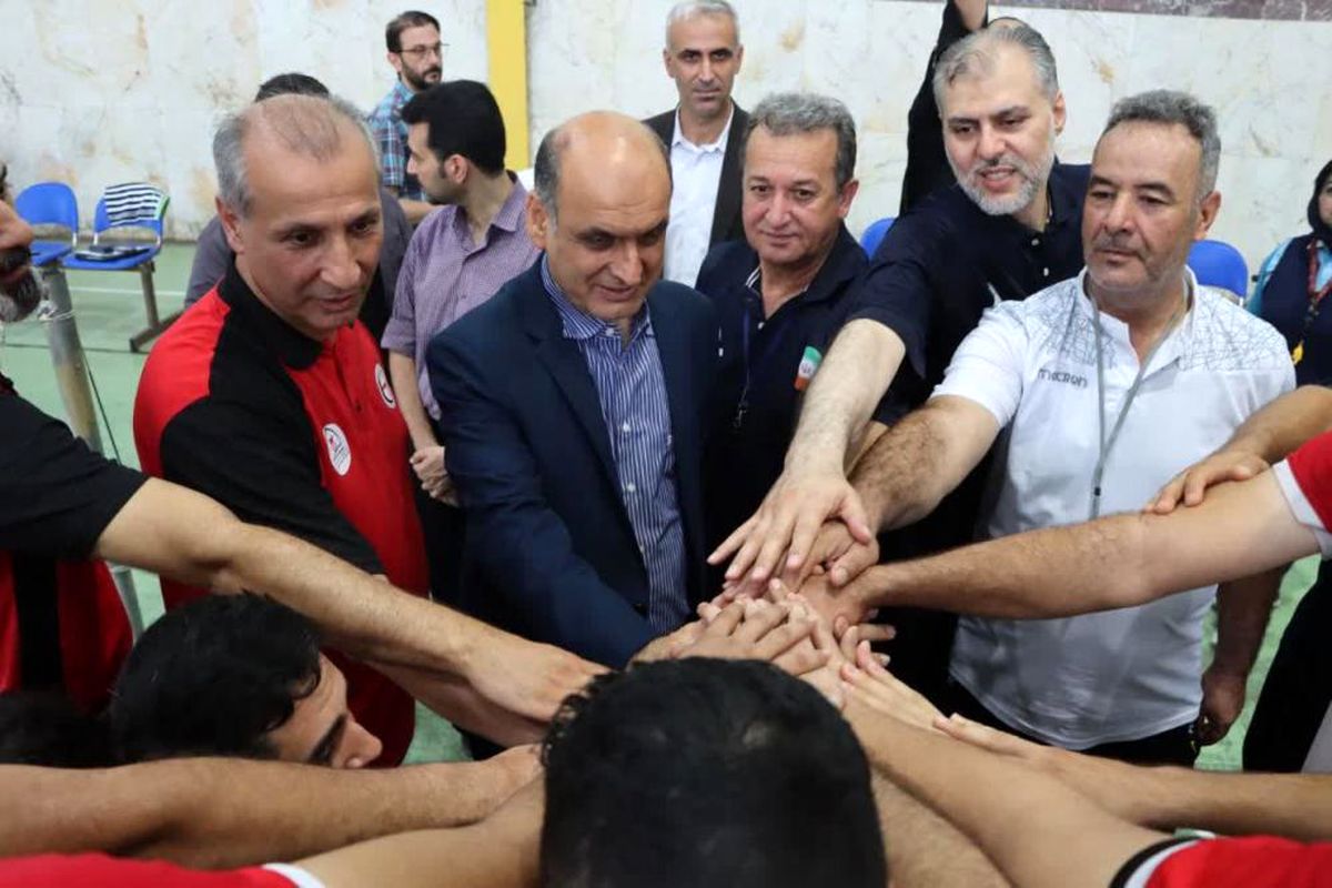 بازدید استاندلر گیلان از اردوی والیبال نشسته