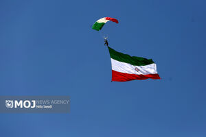 رژه خودرویی و موتوری نیروهای مسلح در مازندران؛ پرچم ایران در شهرها به اهتزاز درآمد