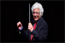 چکناواریان: موسیقی از خیابان می آید و به خیابان بر می گردد/ من هم با کمال میل برای مردم اجرا می کنم