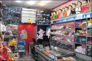 دل خون فروشندگان سیسمونی و پوشاک کودک از کسادی بازار / اسباب بازی های زیان آور پشت دکور مغازه ها