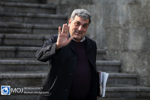 شهردار تهران رای خود را به صندوق انداخت