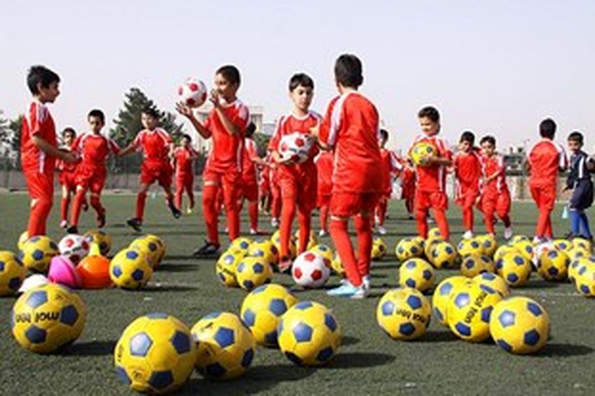 کلاس‌های فوتبال و والیبال طرح تابستانه