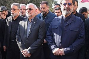 حضور رئیس دفتر رئیس جمهور در مراسم تشییع پیکر پدر  شهید امیر سپهبد موسوی