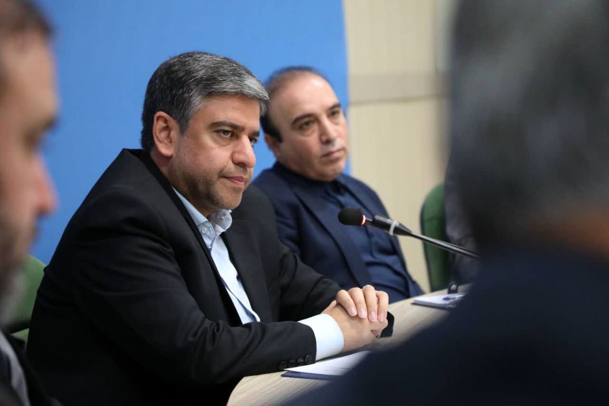 استاندار اردبیل.   