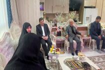 محمد مخبر با خانواده فرمانده شهید یگان حفاظت ریاست جمهوری دیدار کرد