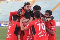 آقای گل بازی تشریفات را به هم می‌زند