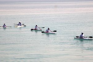 شش پاروزن مسیر فارور تا کیش را پارو زدند