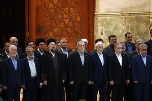 رئیس‌جمهور و هیئت دولت با امام راحل تجدید میثاق کردند