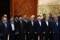 رئیس‌جمهور و هیئت دولت با امام راحل تجدید میثاق کردند