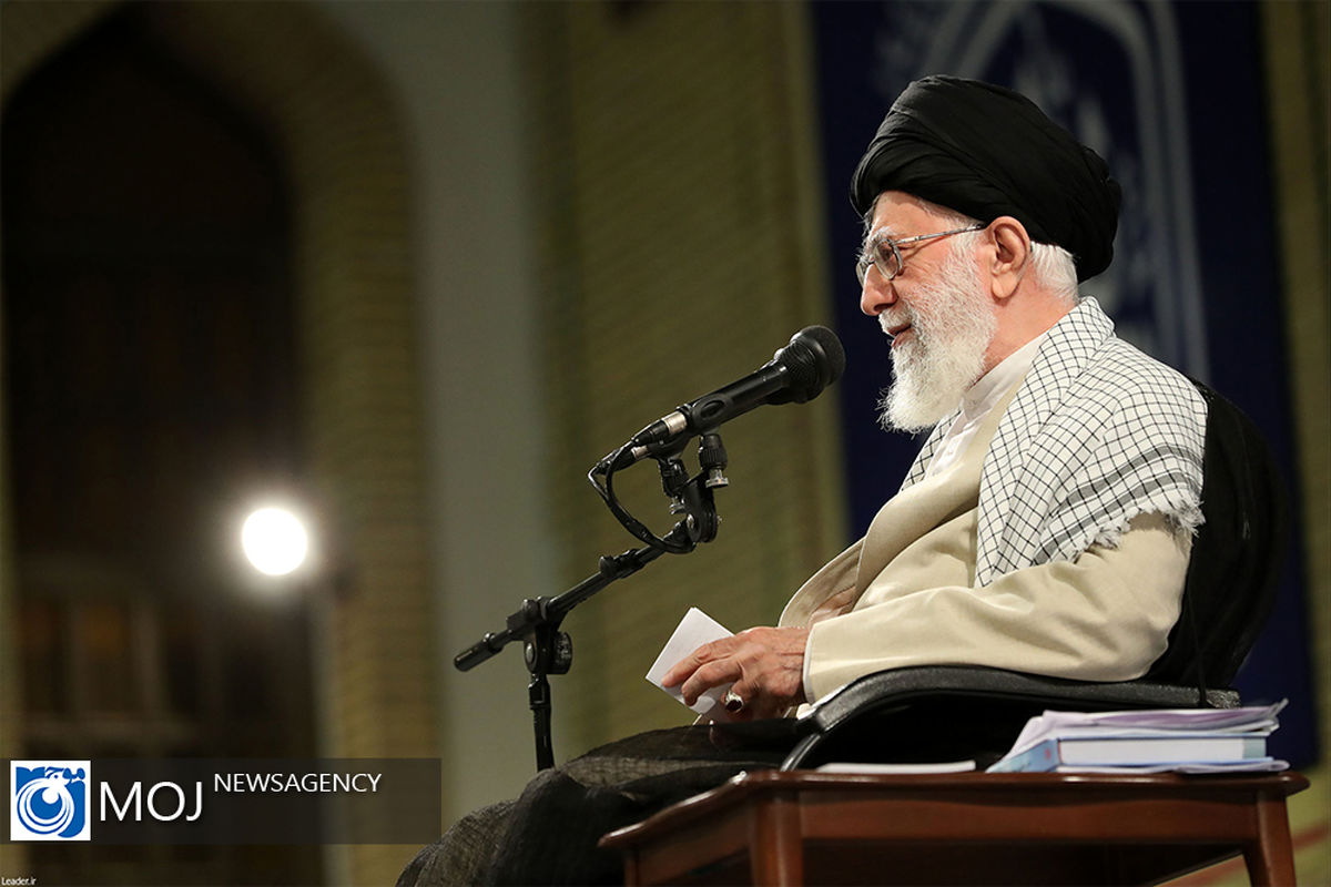 دیدار جمعی از استادان، نخبگان و پژوهشگران با مقام معظم رهبری