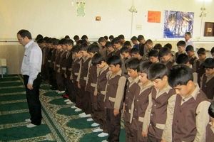 نماز، ضامن سلامت معنوی و تربیت نسل آینده است