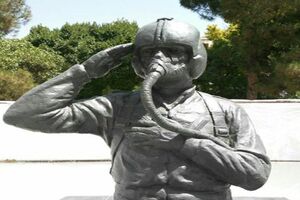 رونمایی از تندیس خلبانان هوانیروز کرمانشاه