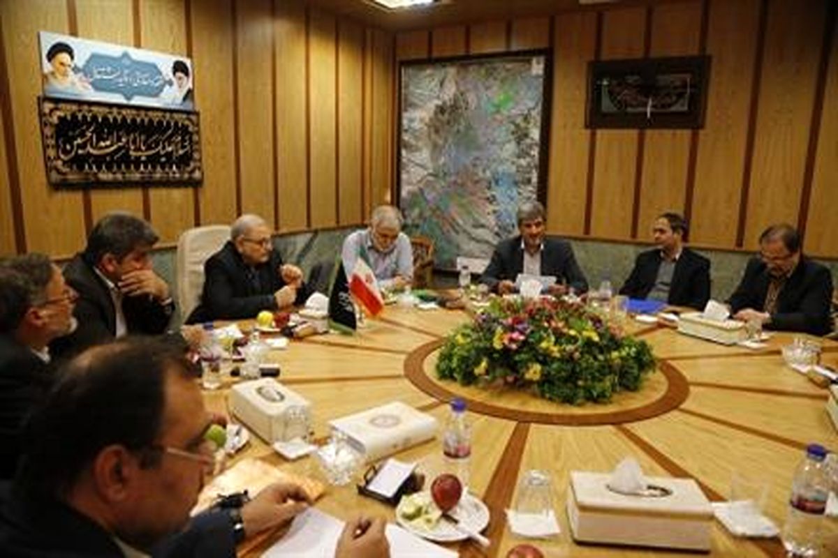 استاندار قم در جلسه بررسی مسائل فرودگاه قم