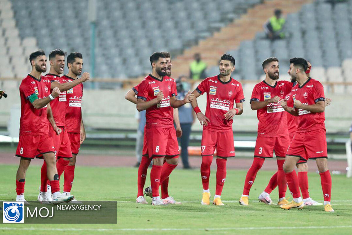 دیدار تیم های فوتبال پرسپولیس و استقلال تهران