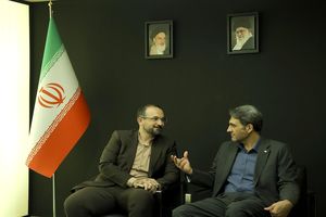 بازدید مدیرعامل رایتل از غرفه ایرانسل در نمایشگاه الکامپ