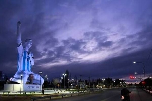 مجسمه اسطوره آرژانتین ساخته می‌شود