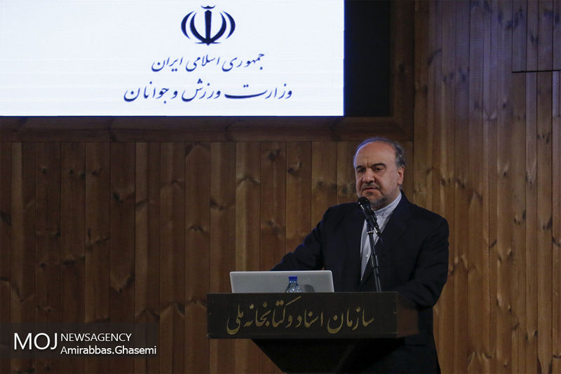تاج بازنشسته به شمار نمیآید!