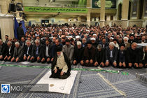 اقامه نماز عید فطر به امامت رهبر انقلاب در مصلای امام خمینی(ره)