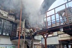 آتش سوزی مرکز تجاری کاسپین مهار شد