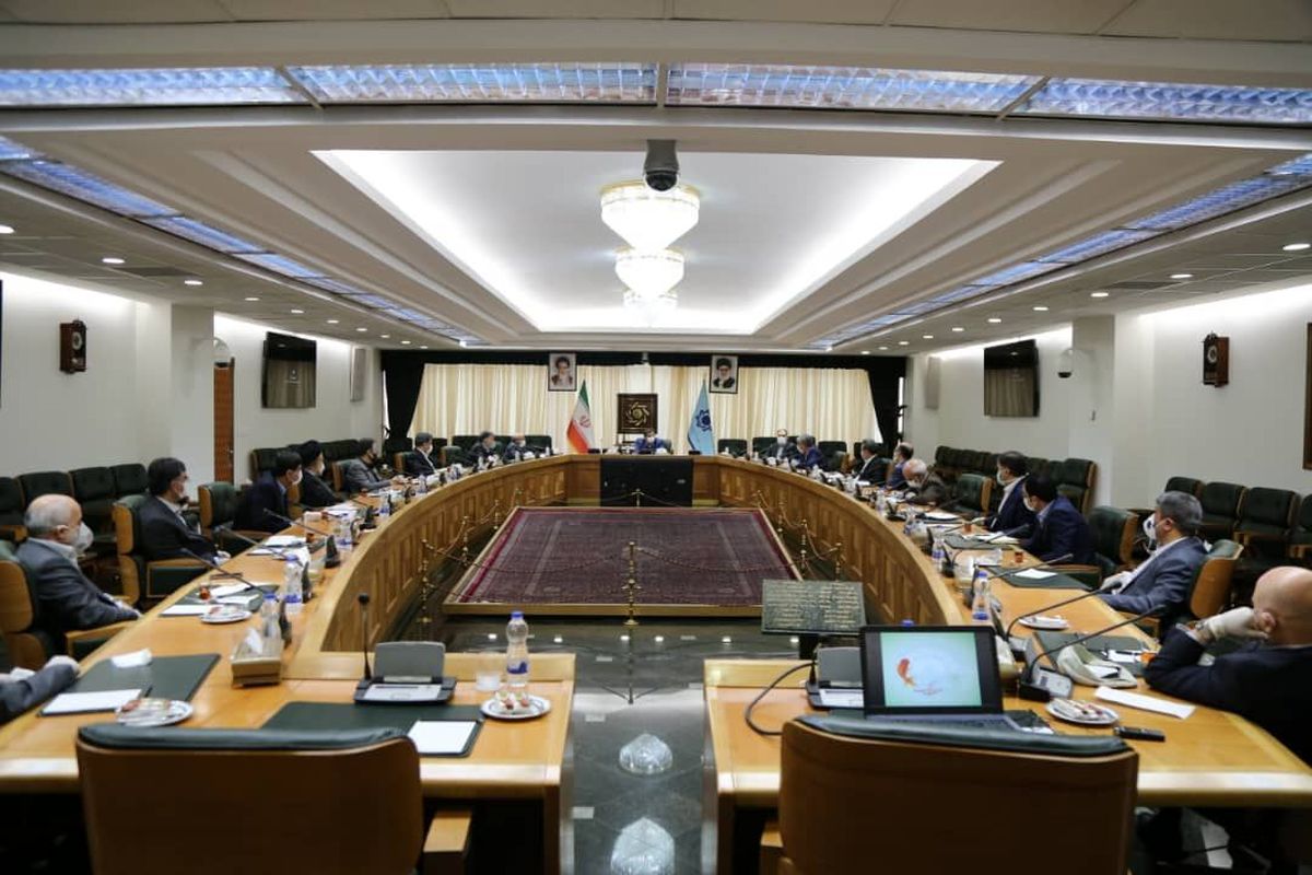 دیدار همتی با مدیران عامل بانک ها