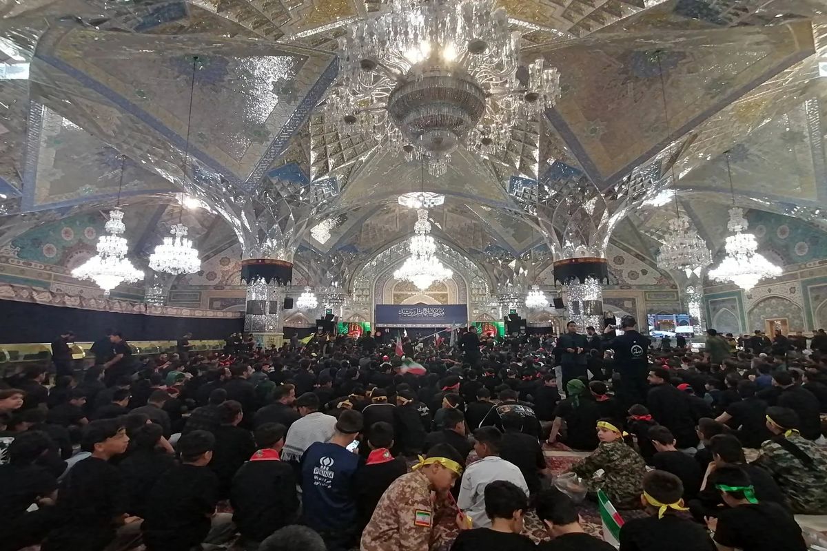 سوگواره احلی من العسل در حرم امام رضا (ع)