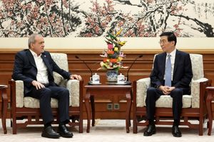 پزشکیان با عضو کمیته دائمی دفتر سیاسی حزب کنگره خلق چین دیدار کرد