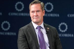 مشاور امنیت ملی ترامپ از عدم توقف ارسال تسلیحات به اسرائیل خبر داد