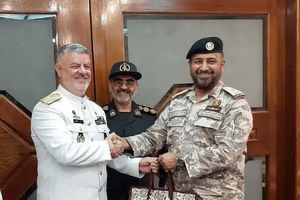 دیدار و رایزنی دریادار خانزادی با فرمانده نیروی دریایی قطر در دوحه