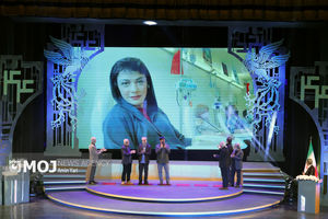 حواشی اختتامیه جشنواره فجر/ از حضور سرزده رئیس‌جمهور تا حرف‌های صریح هنرمندان در تالار وحدت + فیلم