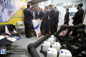 بازدید امیر حاتمی وزیر دفاع از نمایشگاه فناوری نانو