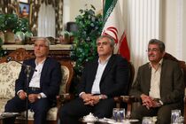 برای فراهم کردن رونق اقتصادی، باید ایثارگرانه تلاش کرد