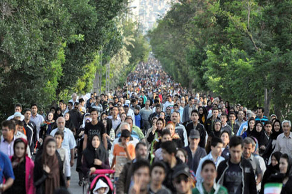 پیاده-روی-خانوادگی-