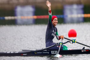 فاطمه مجلل با اقتدار قهرمان رویینگ سنگین‌وزن زنان آسیا شد