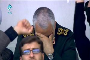 ثبت تاریخی لحظه ای که اشک در چشمان سردار سلیمانی حلقه زد