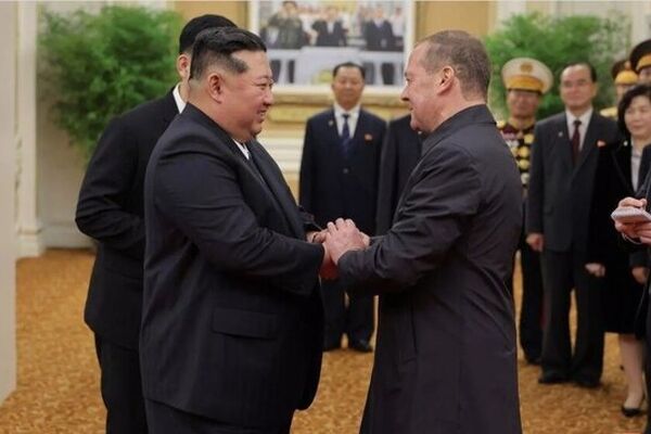 مدودف پیام تبریک پوتین را به رهبر کره شمالی رساند