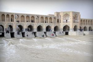 زاینده‌رود تا ۱۵ خرداد ماه جریان دارد