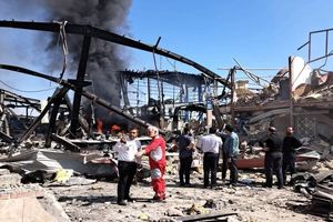 ۴ تیم عملیاتی هلال‌احمر به محل آتش‌سوزی شهرک صنعتی شمس‌آباد اعزام شدند